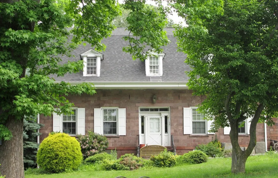 Front of the house (photo: Beyond My Ken, CC BY-SA 4.0) at The Historic Stone House in Bergen County, NJ